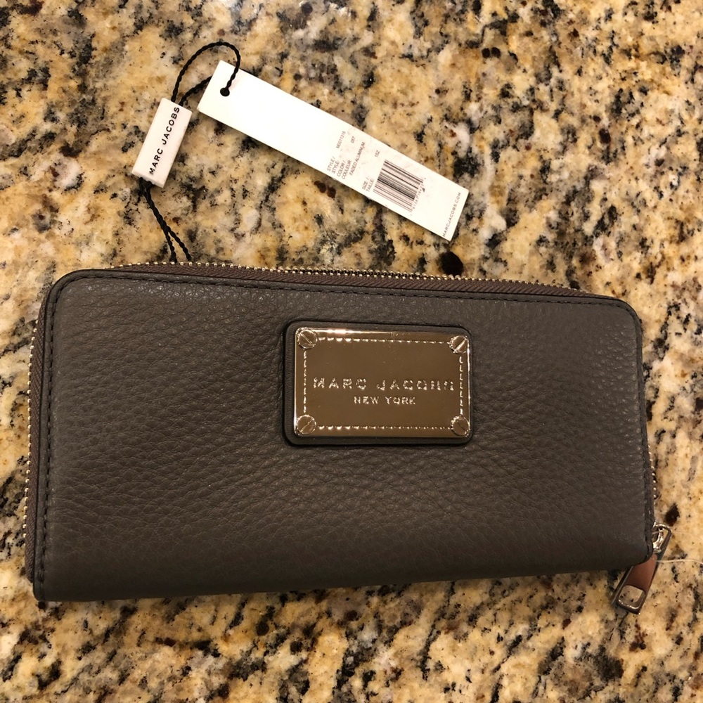 NEW Marc Jacobs Accordion Zip Leather Wallet
